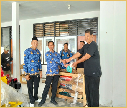 Kegiatan Penyerahan Peralatan Peternakan